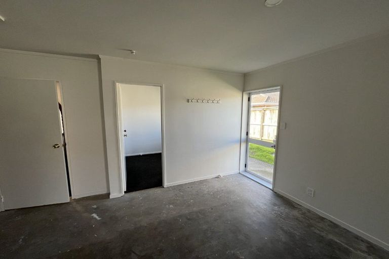 Photo of property in 2 Framalda Place, Conifer Grove, Takanini, 2112