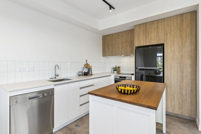 Photo of property in 6/69 Tiketike Way, Brooklyn, Wellington, 6021