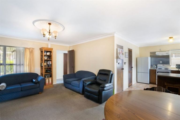 Photo of property in 2/6 Alexander Street, Papakura, 2110