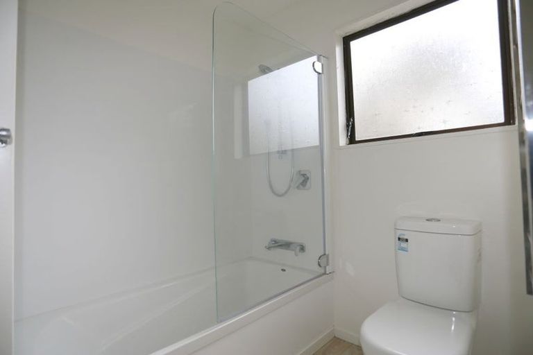 Photo of property in 1/36 Pitcairn Crescent, Bryndwr, Christchurch, 8053