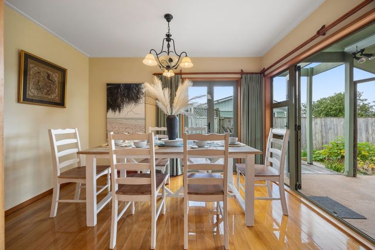 Photo of property in 11 Cheriton Road, Mellons Bay, Auckland, 2014