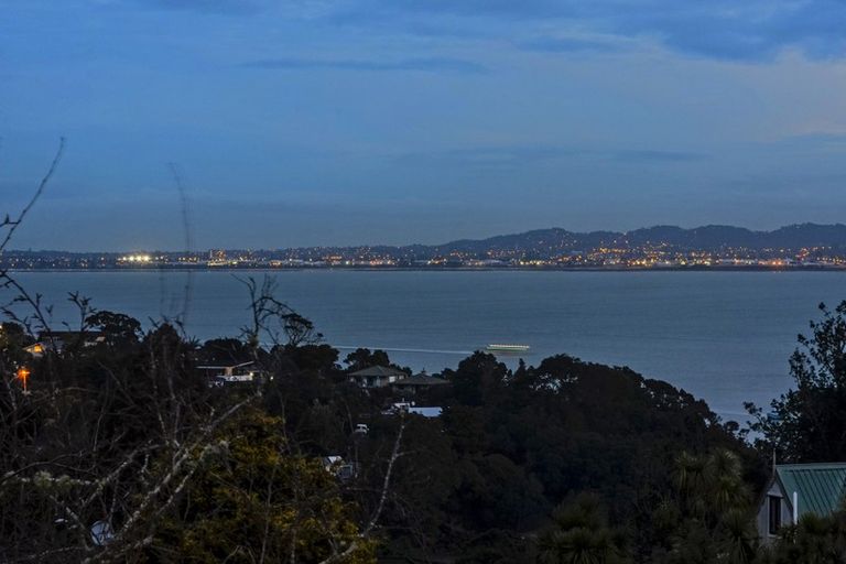 Photo of property in 3 Anchor Place, Beach Haven, Auckland, 0626