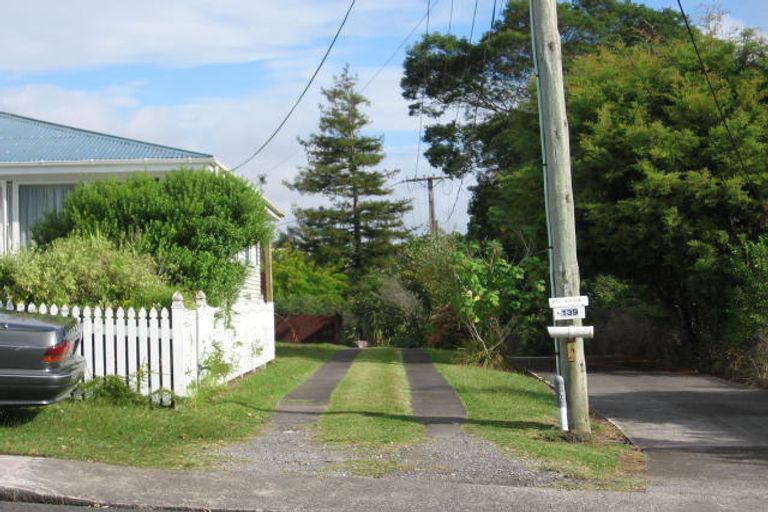 Photo of property in 139 View Road, Sunnyvale, Auckland, 0612