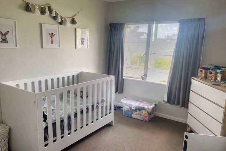 Photo of property in 2 Wyoming Avenue, Murrays Bay, Auckland, 0630