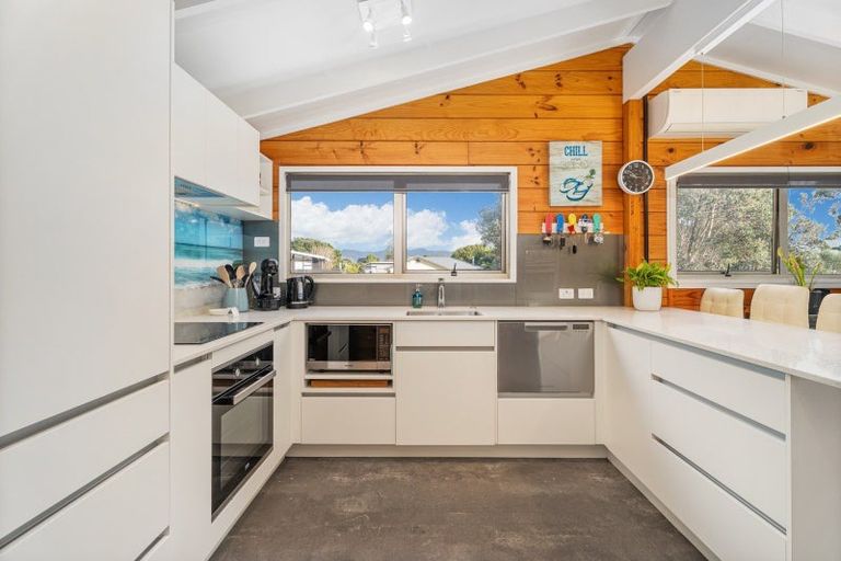 Photo of property in 6 Winderton Way, Pauanui, Hikuai, 3579