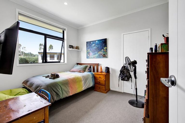 Photo of property in 135 Sealy Road, Omata, New Plymouth, 4374