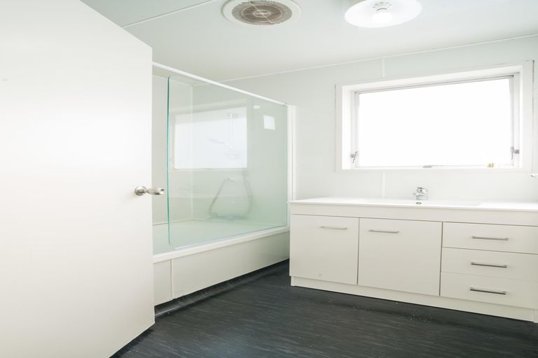 Photo of property in 14 Gambare Place, Wattle Downs, Auckland, 2103