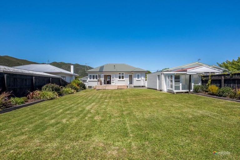Photo of property in 16 Brasell Street, Fairfield, Lower Hutt, 5011