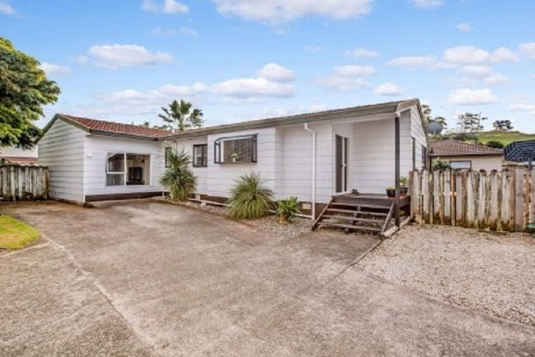 Photo of property in 2/44 Darren Crescent, Half Moon Bay, Auckland, 2012