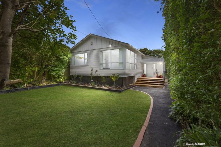 Photo of property in 9 Newcombe Crescent, Karori, Wellington, 6012