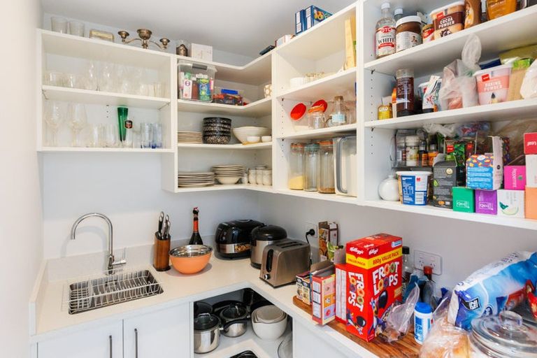 Photo of property in 23 Vaucluse Heights, Fitzherbert, Palmerston North, 4410