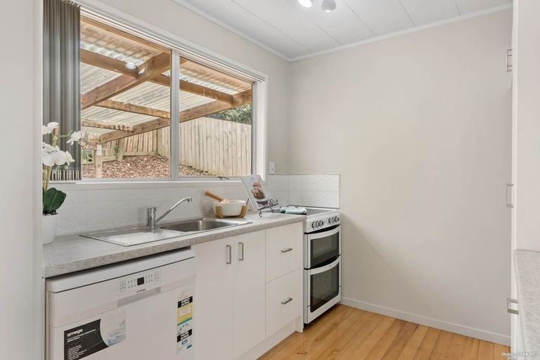 Photo of property in 1/10 Mcquoid Place, Glenfield, Auckland, 0629