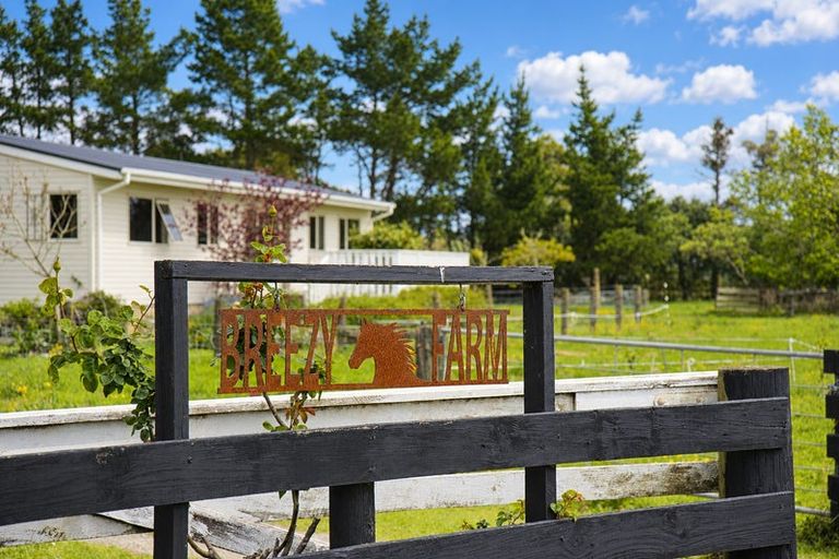 Photo of property in 37 Te Pua School Road, Helensville, 0875