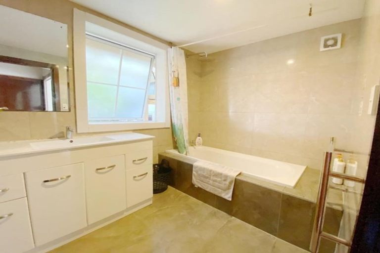 Photo of property in 397 Lake Road, Takapuna, Auckland, 0622