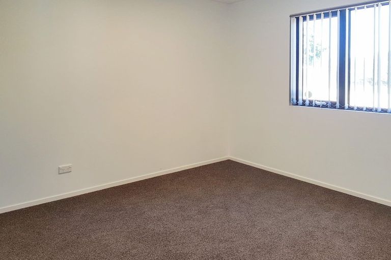 Photo of property in 68 Barrys Road, Glendene, Auckland, 0602