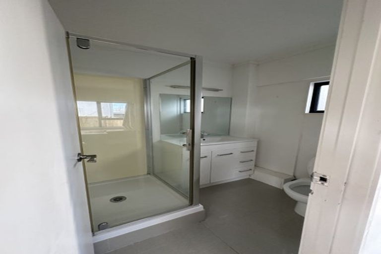 Photo of property in 4 Priestley Drive, Bucklands Beach, Auckland, 2014