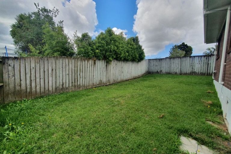 Photo of property in 3/6 Harding Avenue, Te Atatu South, Auckland, 0610