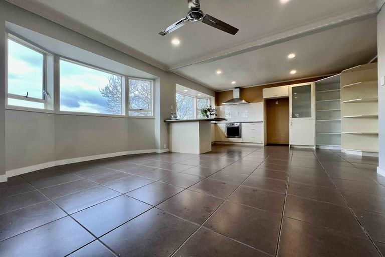 Photo of property in 1 Mirrabooka Avenue, Botany Downs, Auckland, 2010