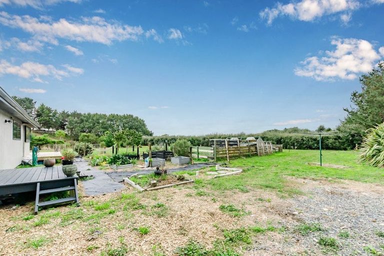 Photo of property in 577 Waikawa Beach Road, Waikawa Beach, Levin, 5573