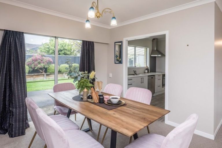 Photo of property in 60 Sylvan Avenue, Waikanae, 5036