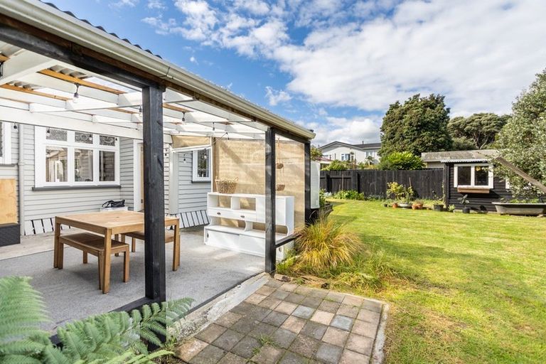 Photo of property in 27 Toi Street, Otaki Beach, Otaki, 5512
