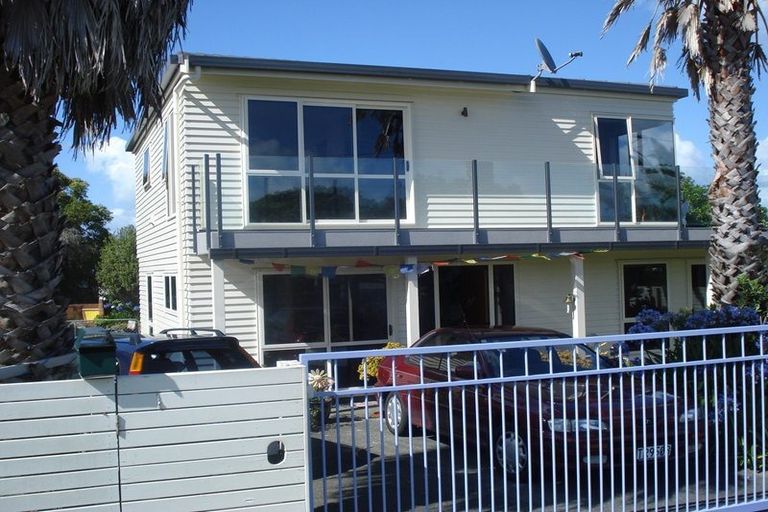 Photo of property in 1409 Whangaparaoa Road, Army Bay, Whangaparaoa, 0930