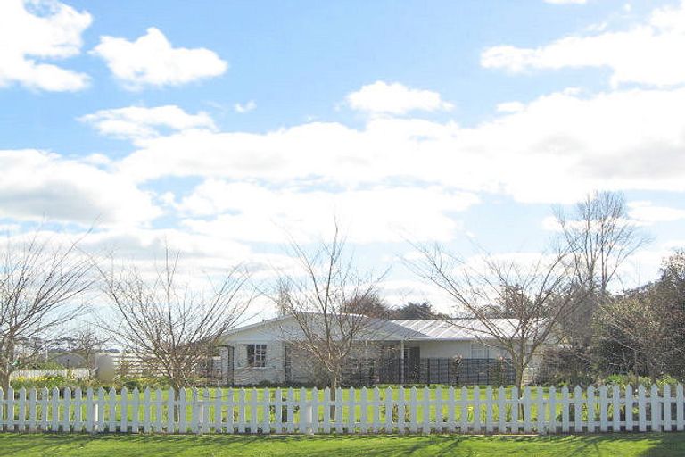 Photo of property in 18 Pukepapa Road, Marton, 4710
