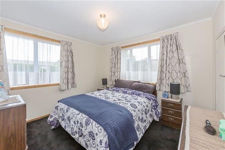 Photo of property in 1/23 Merton Avenue, Glenfield, Auckland, 0627