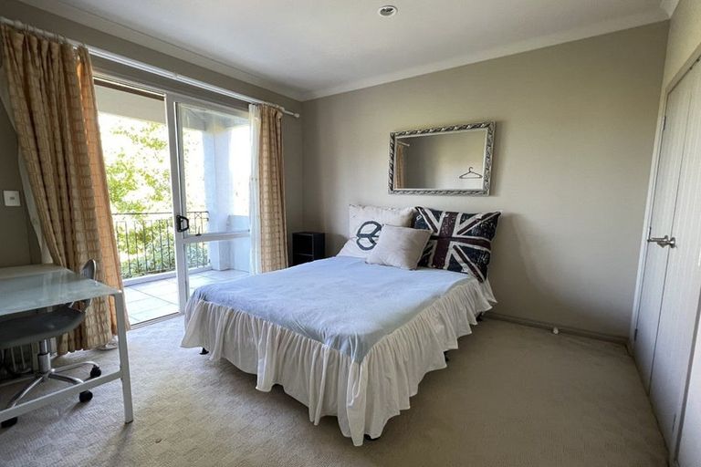 Photo of property in 40 Ravenstone Place, Chatswood, Auckland, 0626