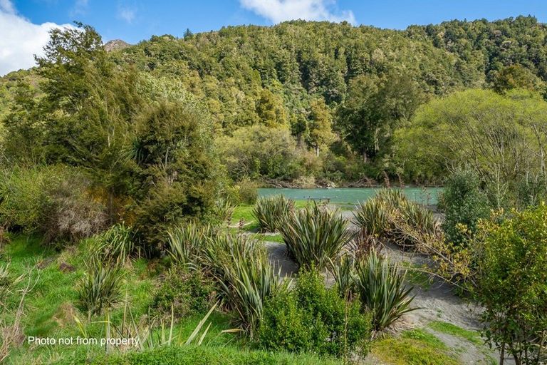 Photo of property in 5 Stock Road, Murchison, 7007