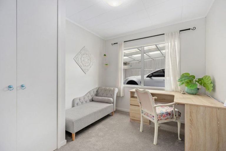 Photo of property in 1/22 Sandown Road, Rothesay Bay, Auckland, 0630