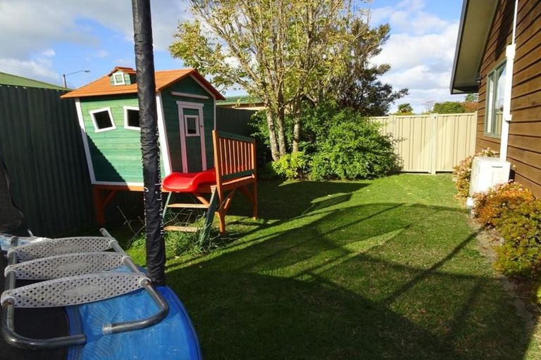 Photo of property in 2 Valerie Street, Clive, 4102