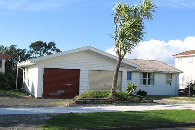 Photo of property in 30 Hiwi Crescent, Titahi Bay, Porirua, 5022