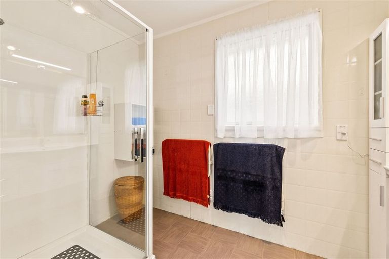 Photo of property in 27 Allington Road, Massey, Auckland, 0614