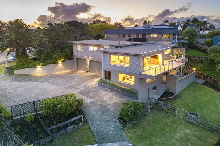 Photo of property in 20 Whangaparaoa Road, Red Beach, 0932