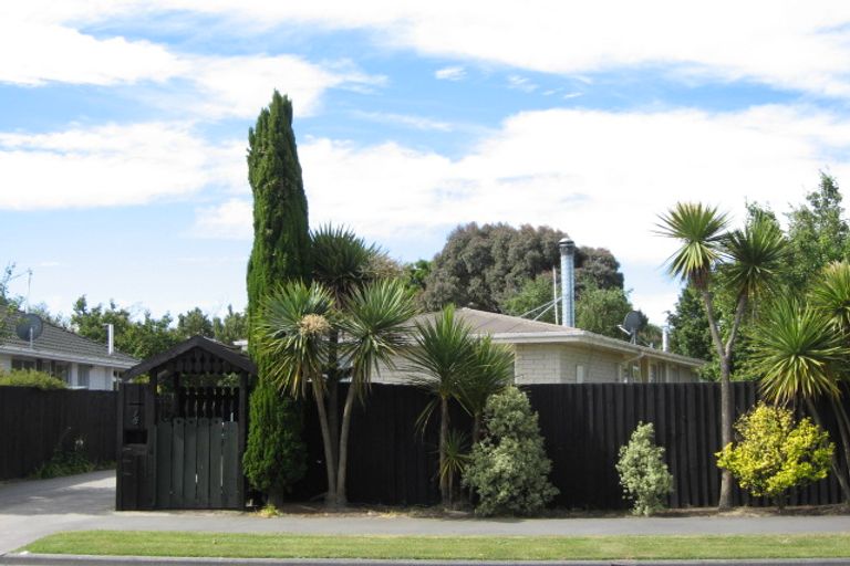 Photo of property in 18 Royal Park Drive, Parklands, Christchurch, 8083