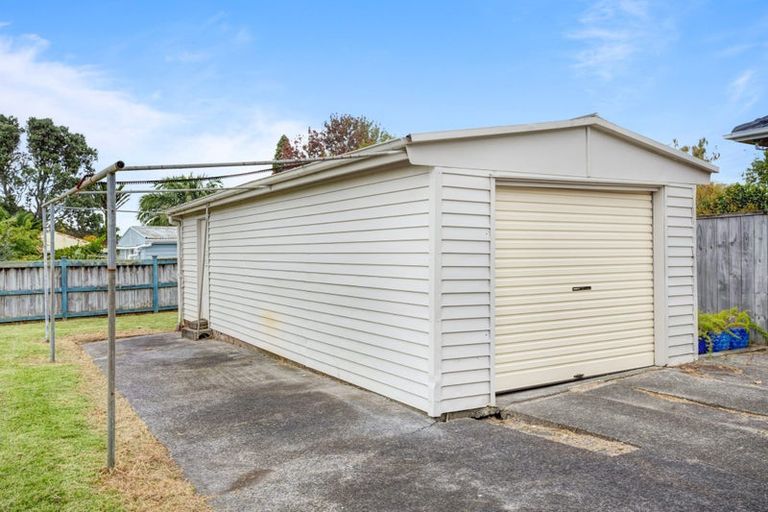 Photo of property in 73 Roberts Road, Te Atatu South, Auckland, 0610