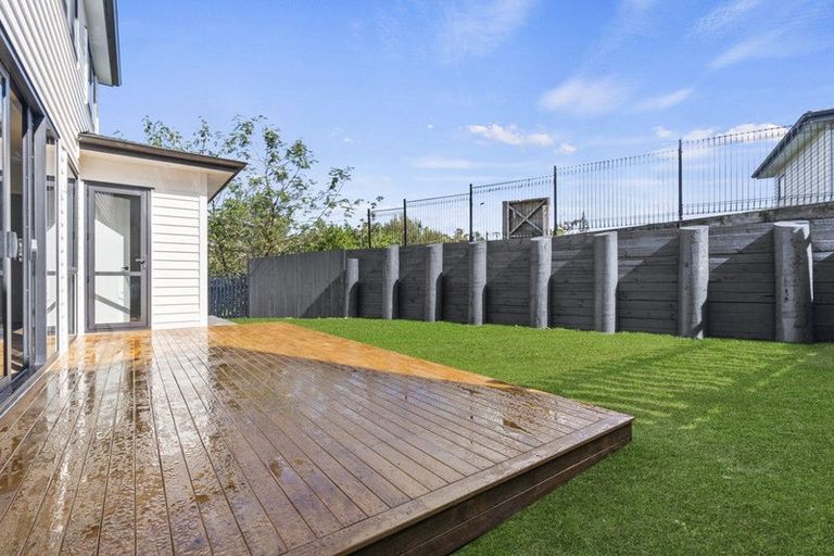 Photo of property in 3 Tawapou Close, Massey, Auckland, 0614