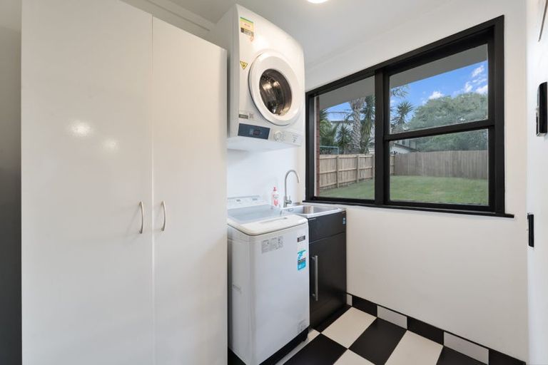 Photo of property in 16 Thornlow Street, Glendene, Auckland, 0602