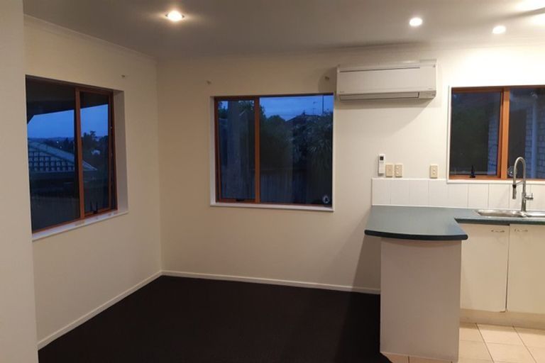 Photo of property in 4 Greenberry Drive, Ranui, Auckland, 0612