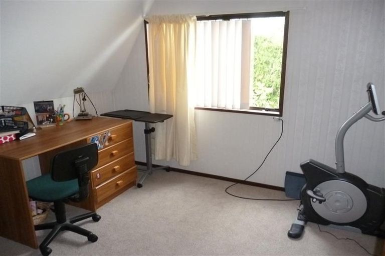 Photo of property in 11 Regency Crescent, Redwood, Christchurch, 8051