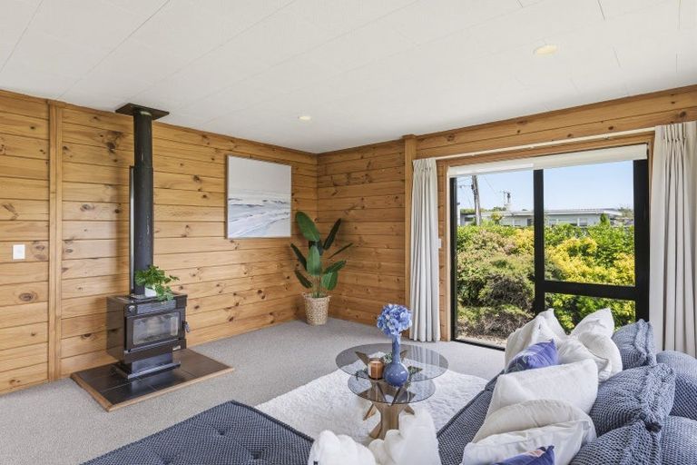 Photo of property in 130 Renown Road, Raumati South, Paraparaumu, 5032