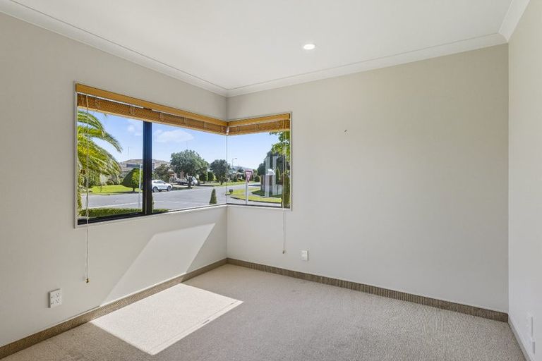 Photo of property in 2 Quadrant Heights, Paraparaumu, 5032