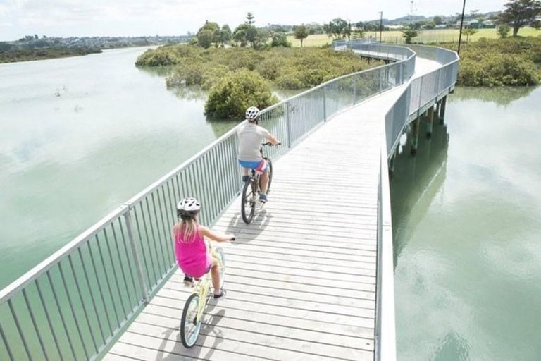 Photo of property in 152 Arran Point Parade, Orewa, 0931