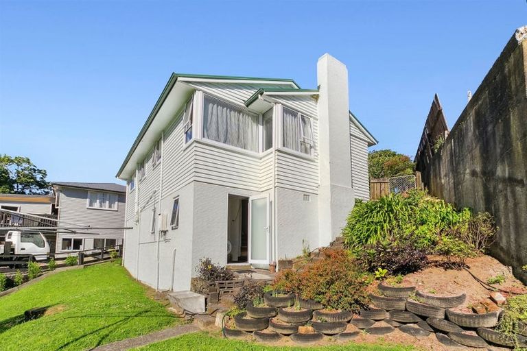 Photo of property in 44 Woodleigh Street, Frankleigh Park, New Plymouth, 4310