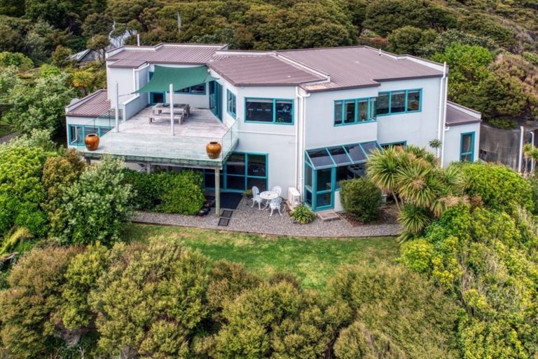 Photo of property in 123 Piha Road, Piha, New Lynn, 0772