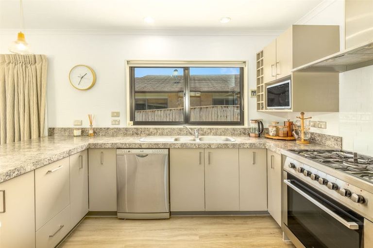 Photo of property in 22 Bluewater Place, Paraparaumu, 5032