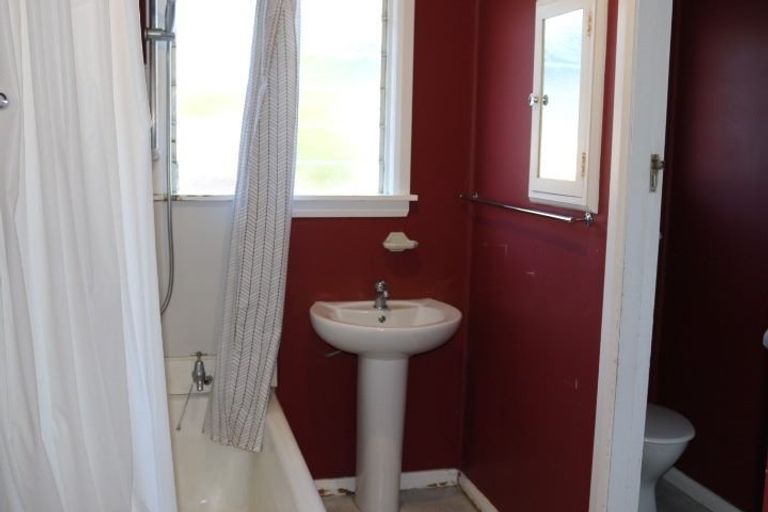 Photo of property in 4 Alton Place, Hokowhitu, Palmerston North, 4410