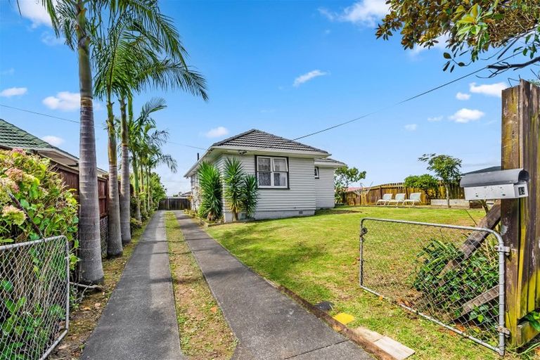 Photo of property in 63 Hepburn Road, Glendene, Auckland, 0602