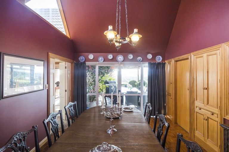 Photo of property in 38 Titirangi Drive, Fitzherbert, Palmerston North, 4471